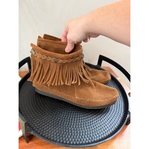 Minnetonka Suede Fringe Ankle Booties Back Zip Detail Brown Size 8 Hard-Sole EUC